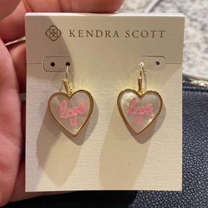 🌼KENDRA SCOTT LOVE U EARRINGS - IVORY MOTHER OF PEARL & PINK